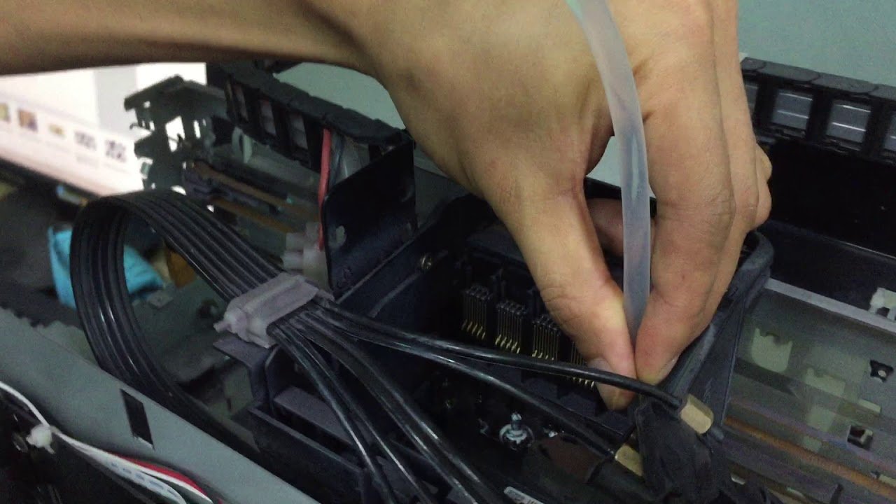 cleaning-the-printhead-of-a-uv-printer