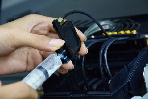 using-a-syringe-to-clean-the-printer-printhead