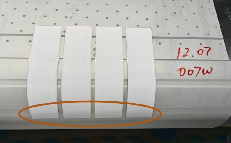 white-ink-buildup-at-the-very-bottom-of-the-print-surface