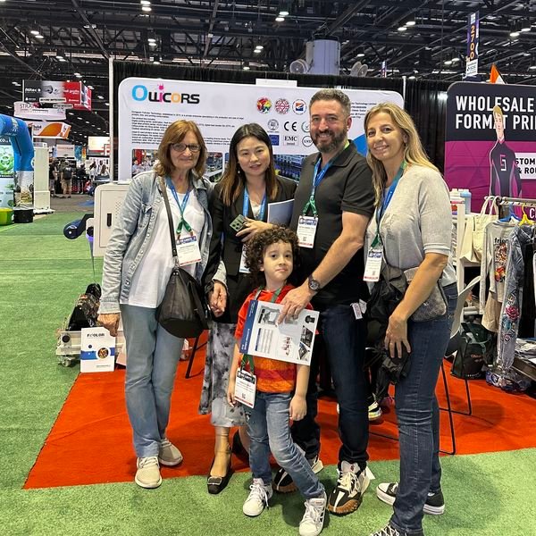 Group photo of customers 1