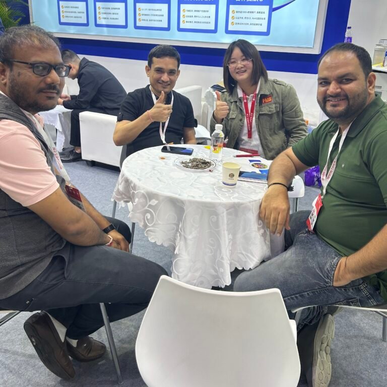 Group photo of customers 10