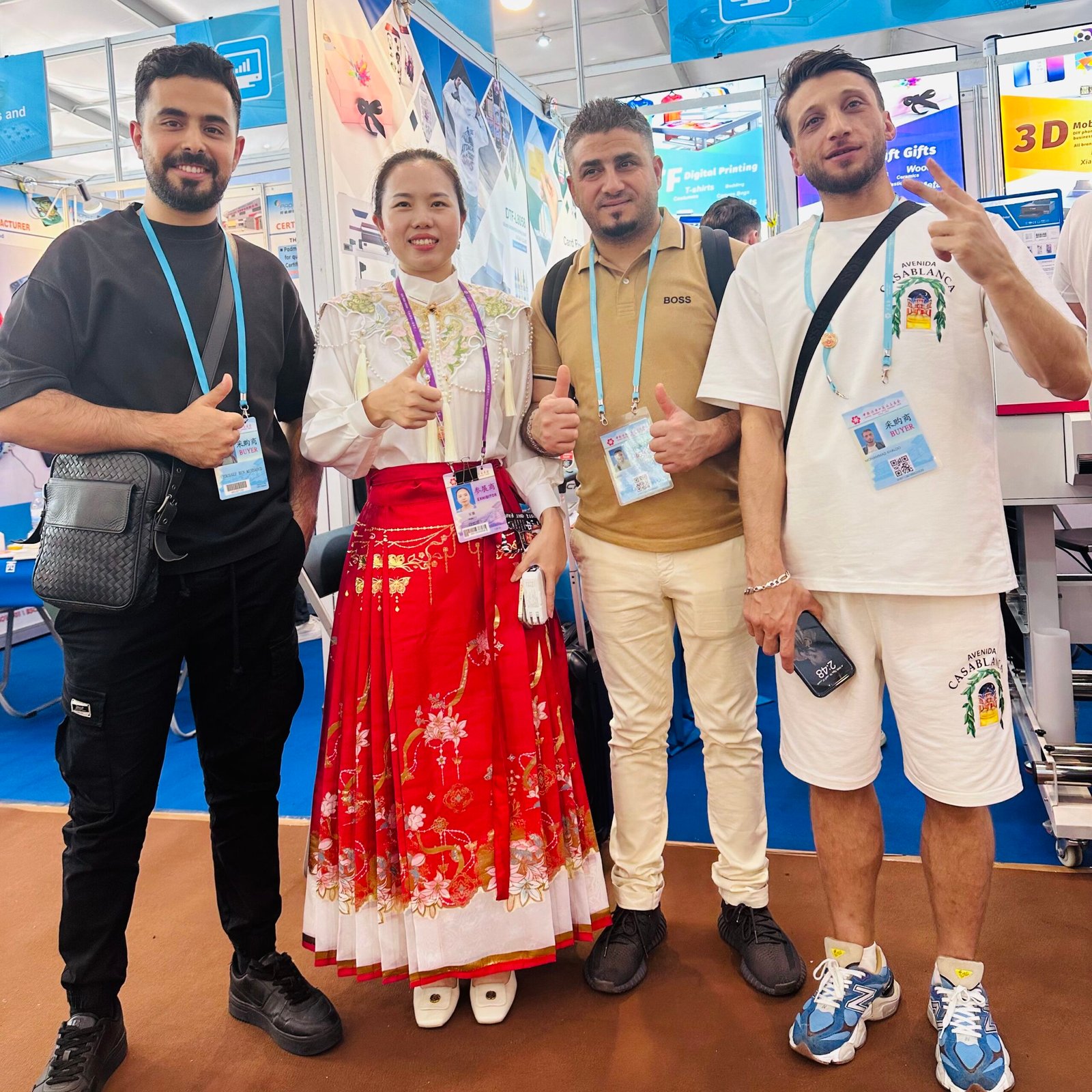 Group photo of customers 6